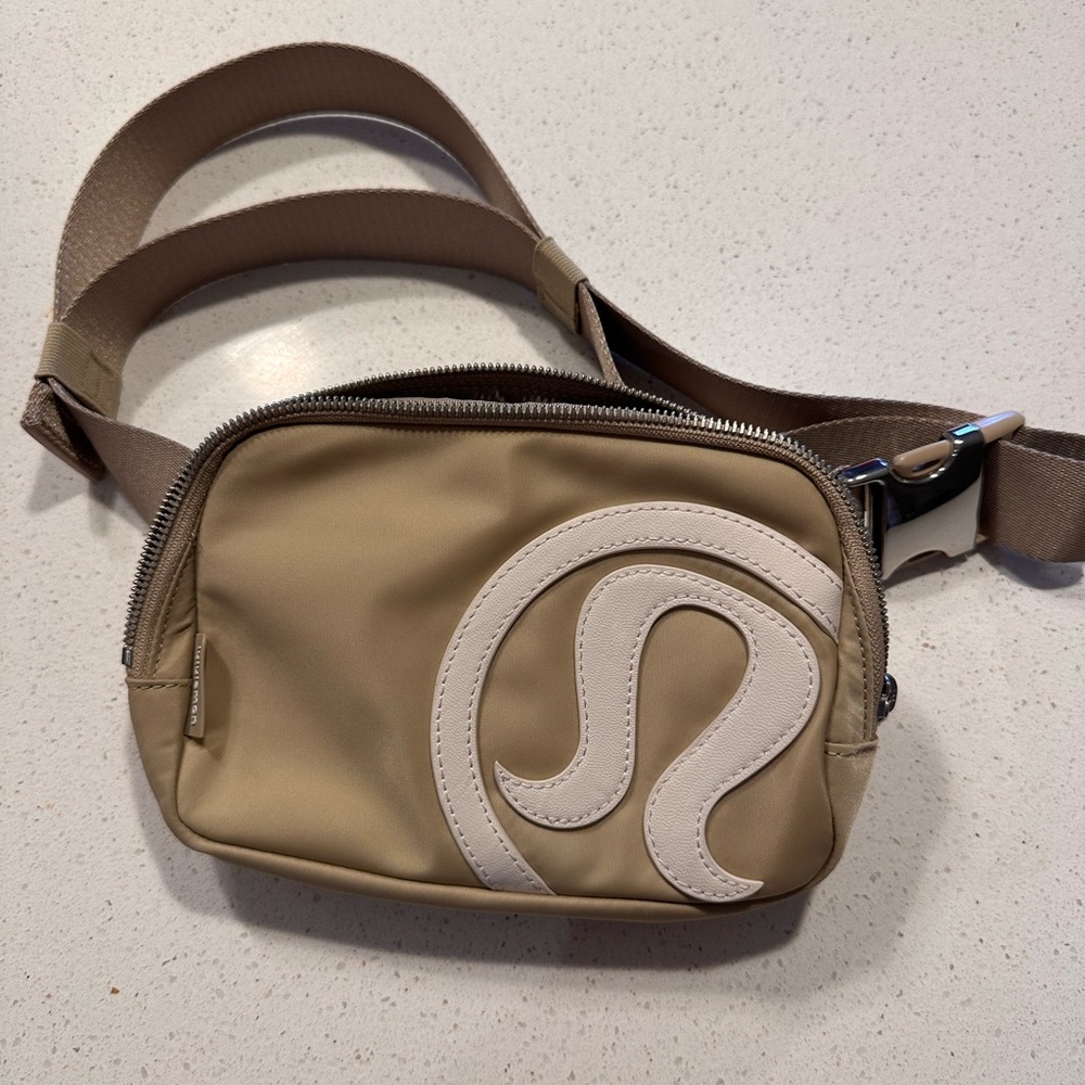 Lululemon belt bag